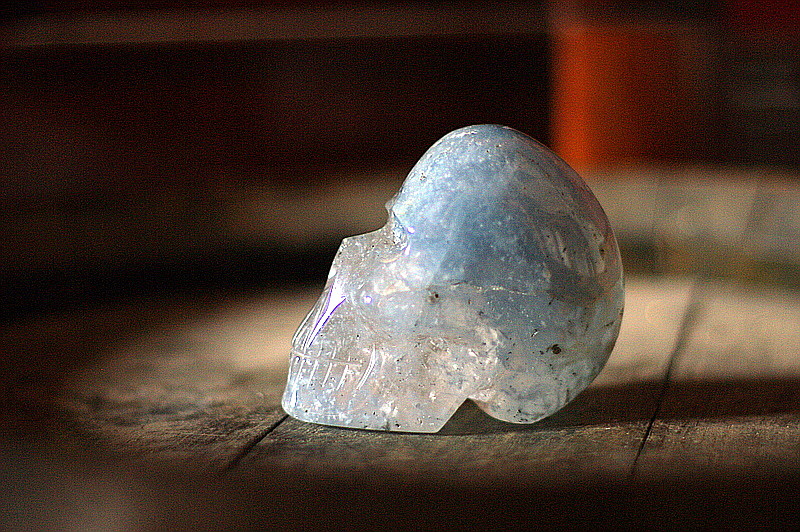 Crâne en Quartz avec inclusion de Tourmaline bleue