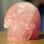 Crâne en quartz rose du Brésil