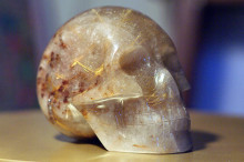Crâne en quartz rutile du Brésil