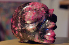 Crâne E.T. en Rhodonite