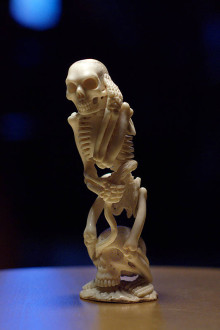 Squelette taillé en os de Cerf