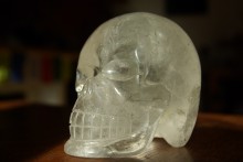 Crâne en Quartz avec inclusions Tourmaline noire